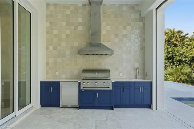 623 Park Shore DR, Naples, FL 34103