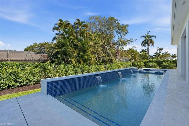 623 Park Shore DR, Naples, FL 34103