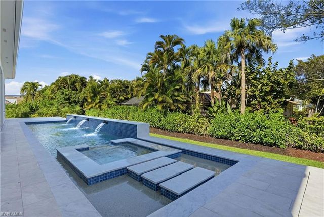 623 Park Shore DR, Naples, FL 34103