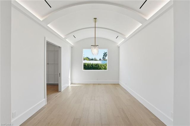 623 Park Shore DR, Naples, FL 34103