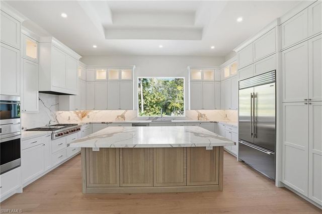 623 Park Shore DR, Naples, FL 34103