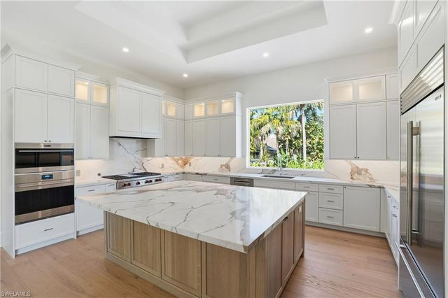 623 Park Shore DR, Naples, FL 34103