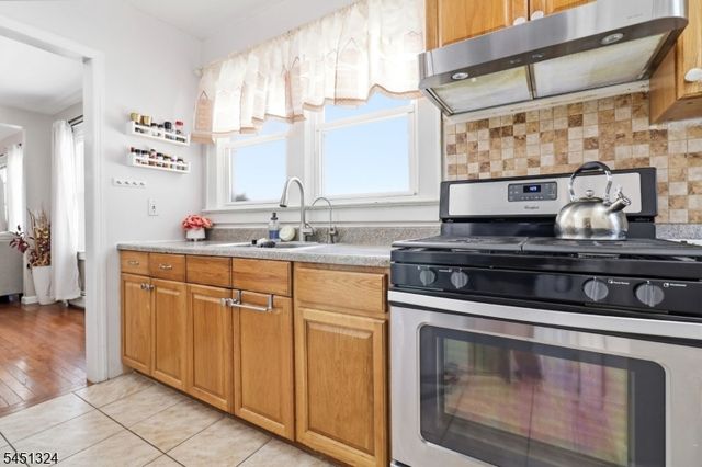 621 Spruce St, Roselle Boro, NJ 07203