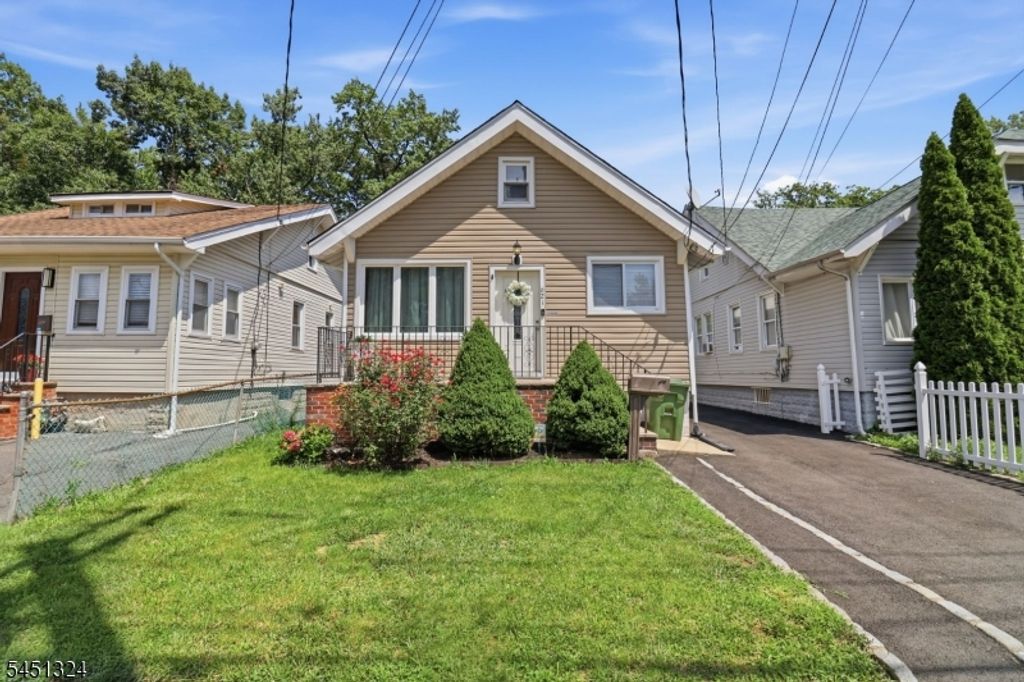 621 Spruce St, Roselle Boro, NJ 07203