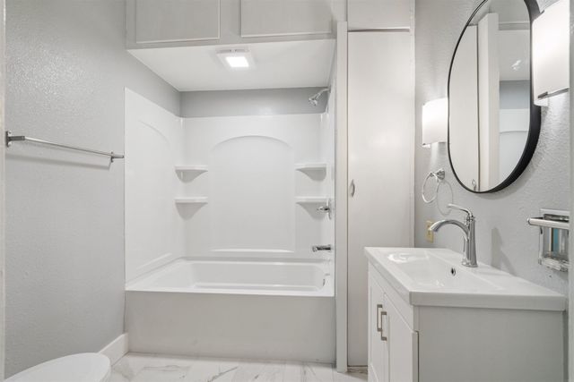 200 E Butler Street, Manchester, IA 52057