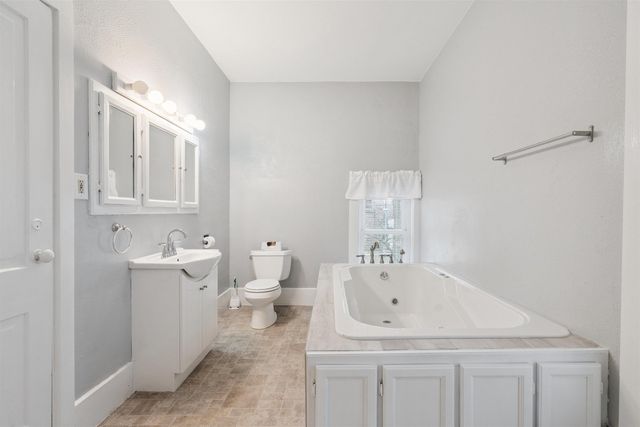 200 E Butler Street, Manchester, IA 52057