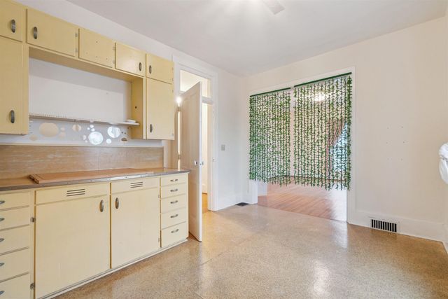 200 E Butler Street, Manchester, IA 52057