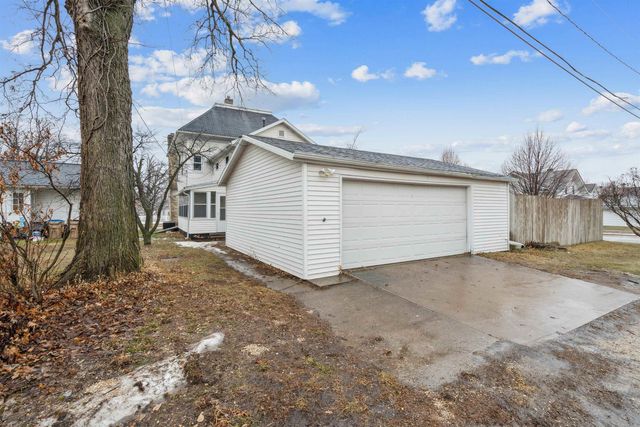 200 E Butler Street, Manchester, IA 52057