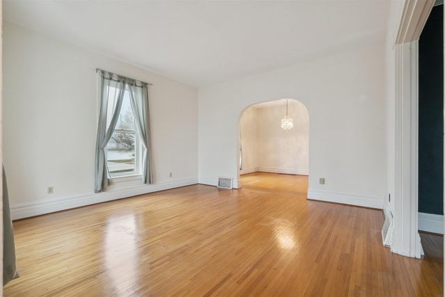 200 E Butler Street, Manchester, IA 52057