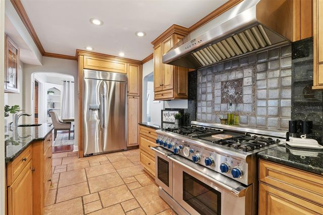 910 ALAMEDA STREET, Orlando, FL 32804