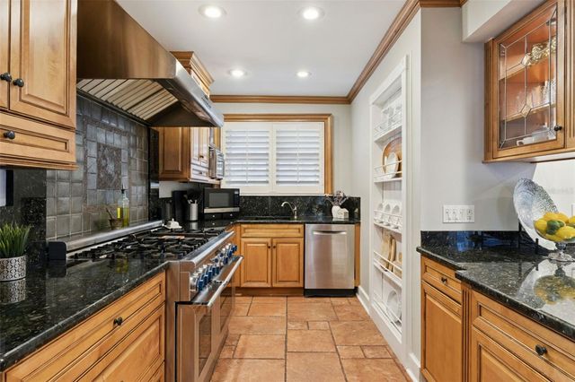 910 ALAMEDA STREET, Orlando, FL 32804