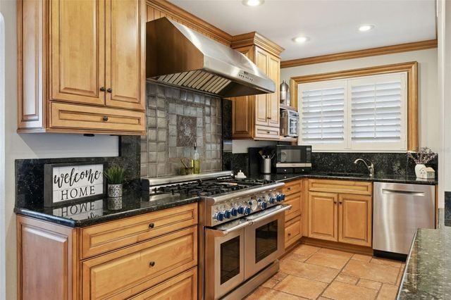 910 ALAMEDA STREET, Orlando, FL 32804