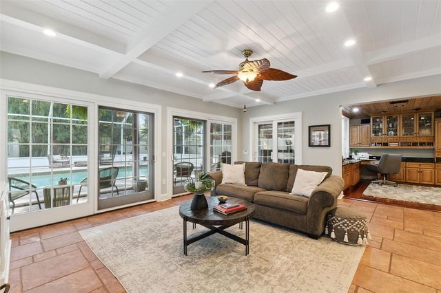 910 ALAMEDA STREET, Orlando, FL 32804