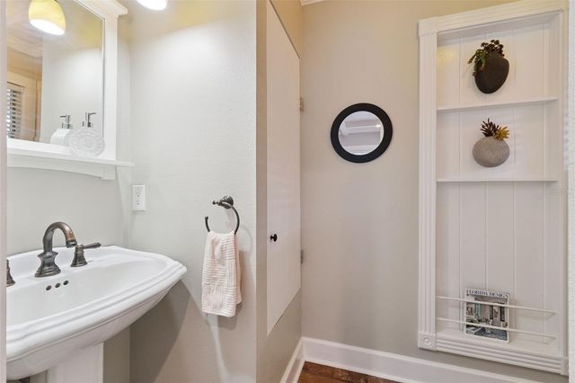 910 ALAMEDA STREET, Orlando, FL 32804