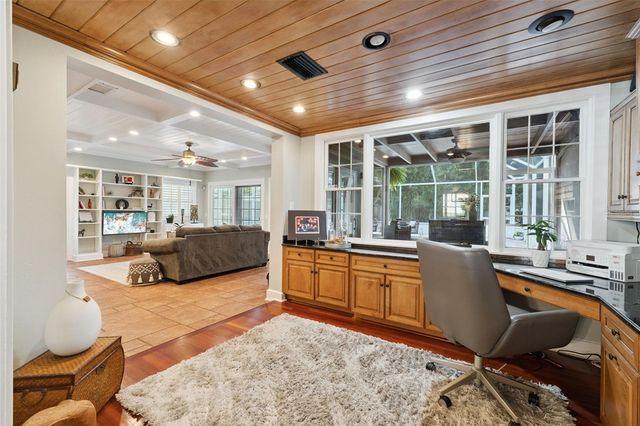 910 ALAMEDA STREET, Orlando, FL 32804