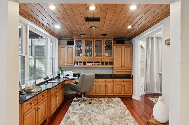 910 ALAMEDA STREET, Orlando, FL 32804