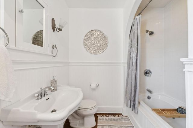 910 ALAMEDA STREET, Orlando, FL 32804