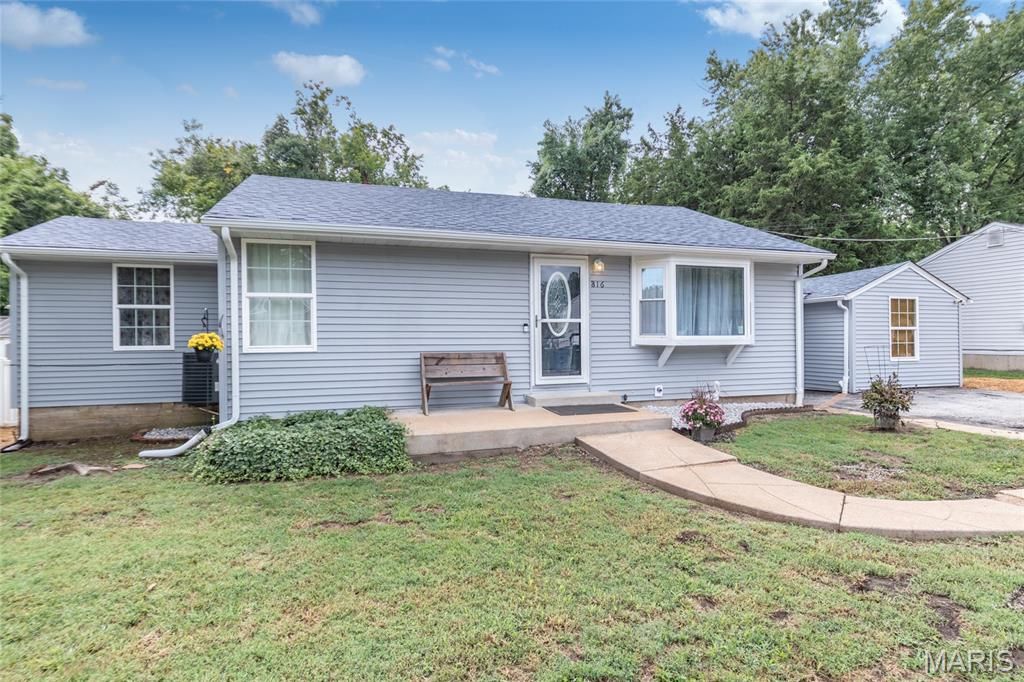 816 Sun Valley S, Arnold, MO 63010