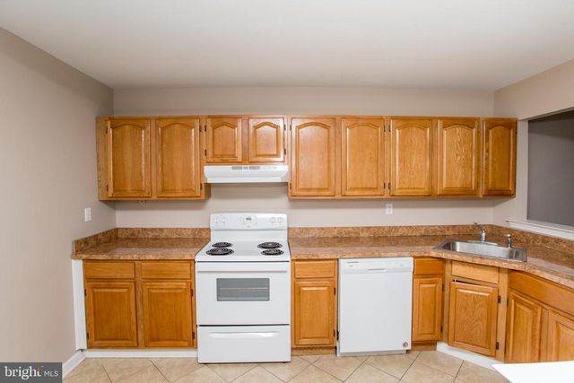 10014 BEACON HILL DR, Southampton, PA 18966