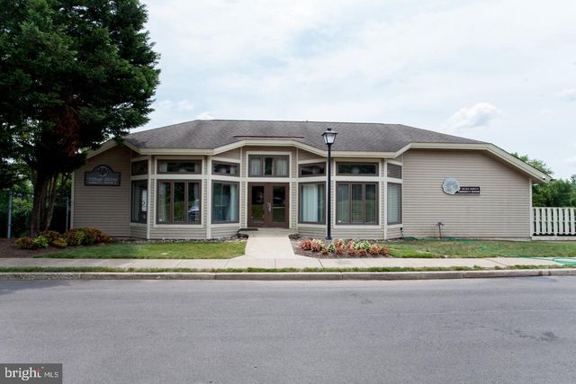 10014 BEACON HILL DR, Southampton, PA 18966