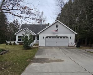 9138 White Pine Drive, Canadian Lakes, MI 49346