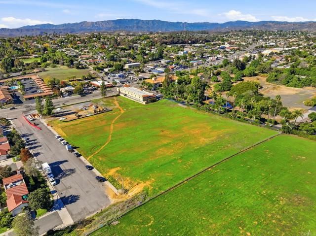 1630 S Mission Road, Fallbrook, CA 92028