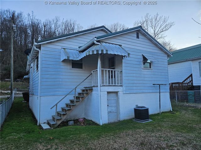 2509 Third Avenue, East Bank, WV 25067
