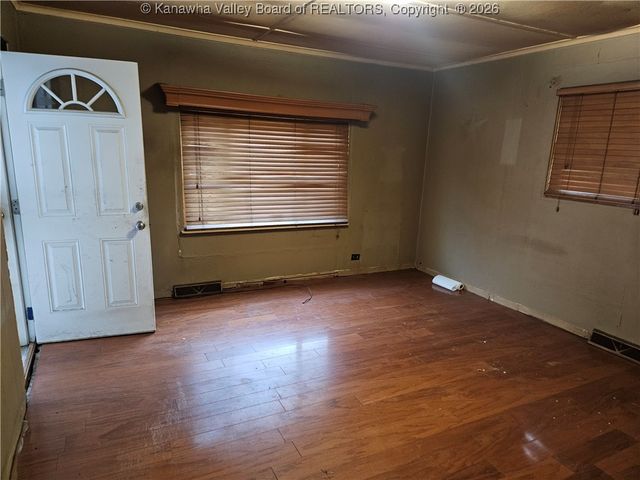 2509 Third Avenue, East Bank, WV 25067