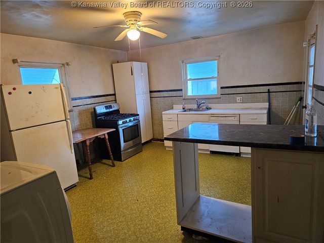 2509 Third Avenue, East Bank, WV 25067