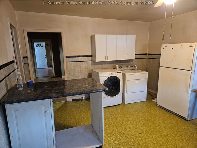 2509 Third Avenue, East Bank, WV 25067