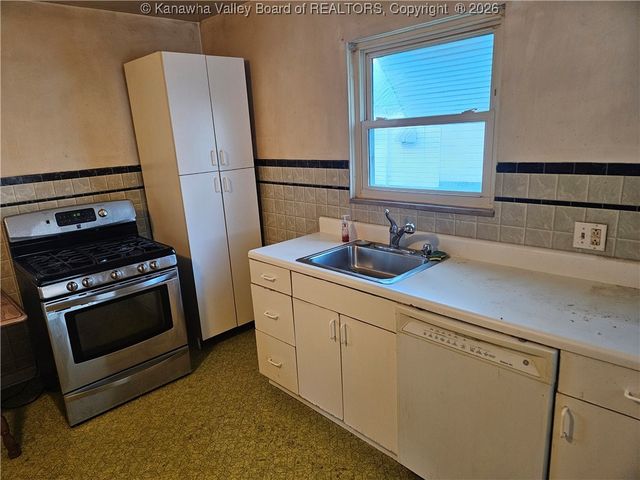 2509 Third Avenue, East Bank, WV 25067