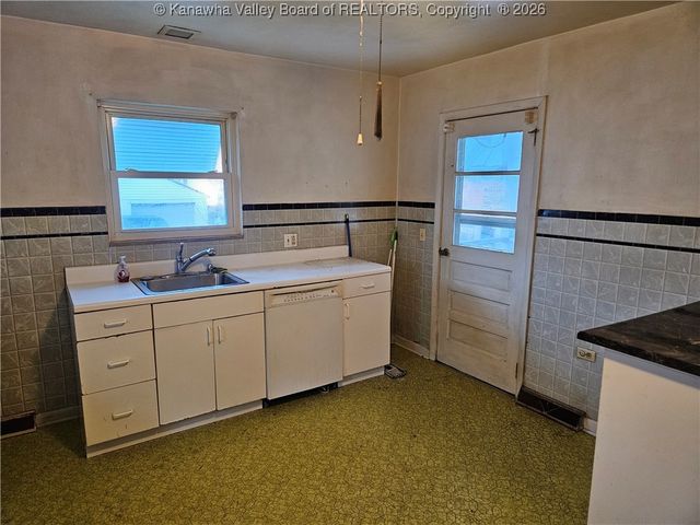 2509 Third Avenue, East Bank, WV 25067