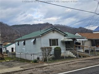 2509 Third Avenue, East Bank, WV 25067