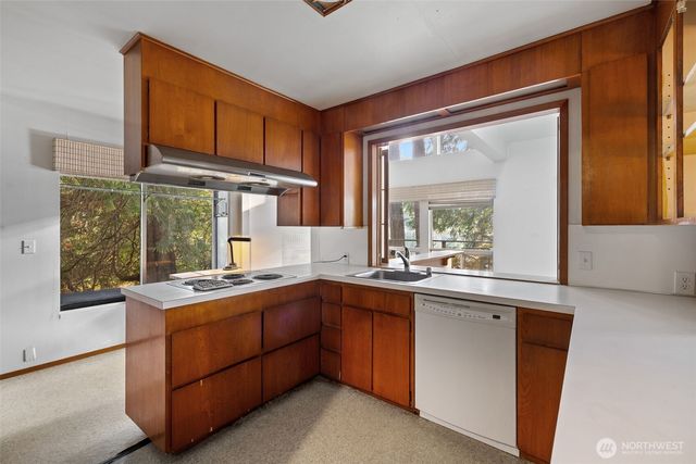 16051 SE 16th Street, Bellevue, WA 98008