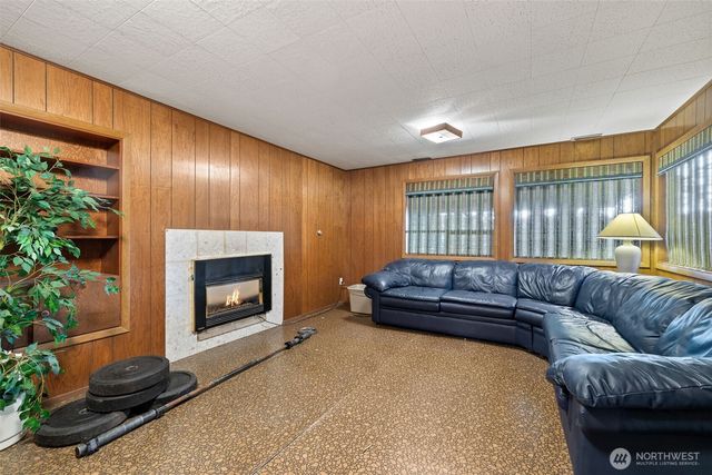 16051 SE 16th Street, Bellevue, WA 98008