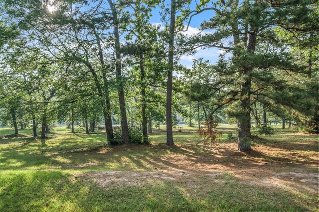 26 Hillsborough Drive, Huntsville, TX 77340