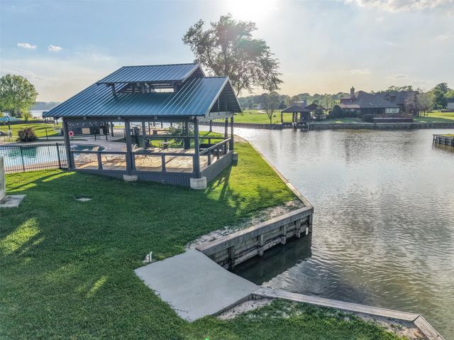 26 Hillsborough Drive, Huntsville, TX 77340