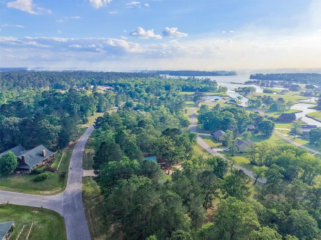 26 Hillsborough Drive, Huntsville, TX 77340