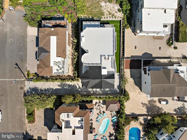 11 E 30TH ST, Barnegat Light, NJ 08006
