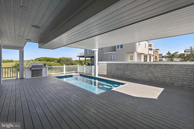 11 E 30TH ST, Barnegat Light, NJ 08006