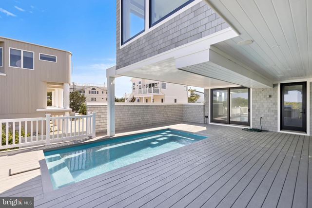 11 E 30TH ST, Barnegat Light, NJ 08006