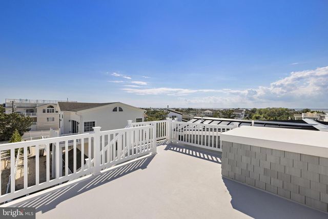 11 E 30TH ST, Barnegat Light, NJ 08006