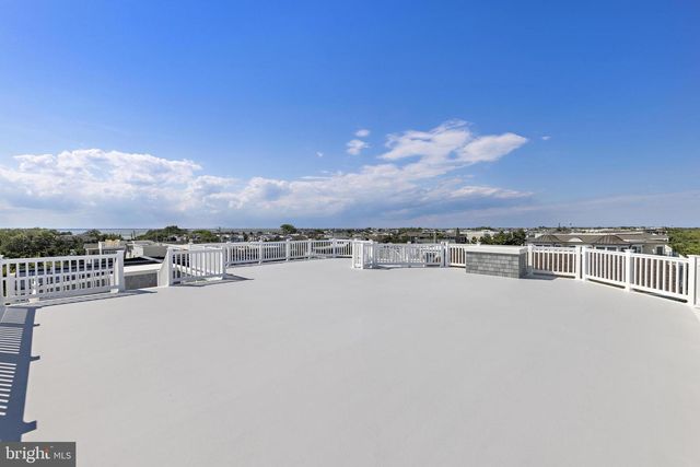 11 E 30TH ST, Barnegat Light, NJ 08006