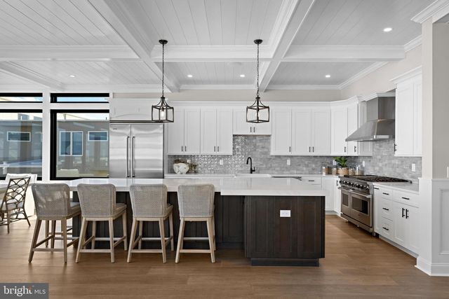 11 E 30TH ST, Barnegat Light, NJ 08006