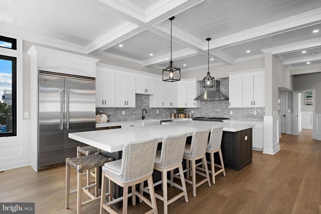 11 E 30TH ST, Barnegat Light, NJ 08006