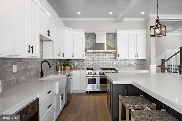 11 E 30TH ST, Barnegat Light, NJ 08006