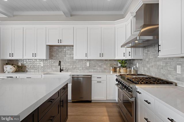11 E 30TH ST, Barnegat Light, NJ 08006