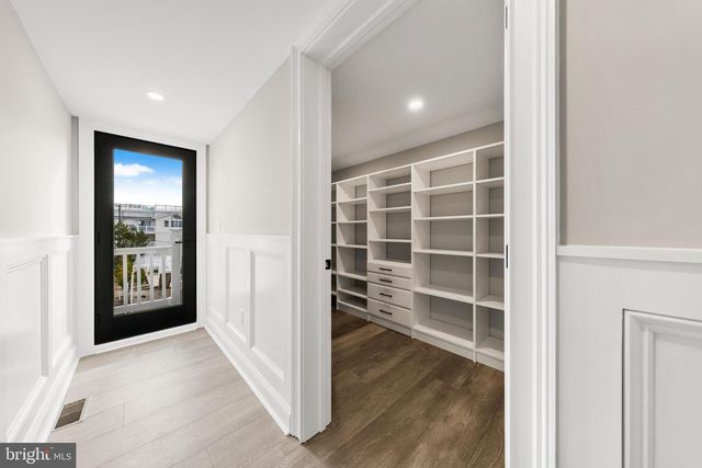 11 E 30TH ST, Barnegat Light, NJ 08006