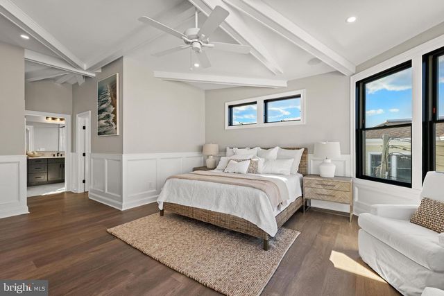 11 E 30TH ST, Barnegat Light, NJ 08006