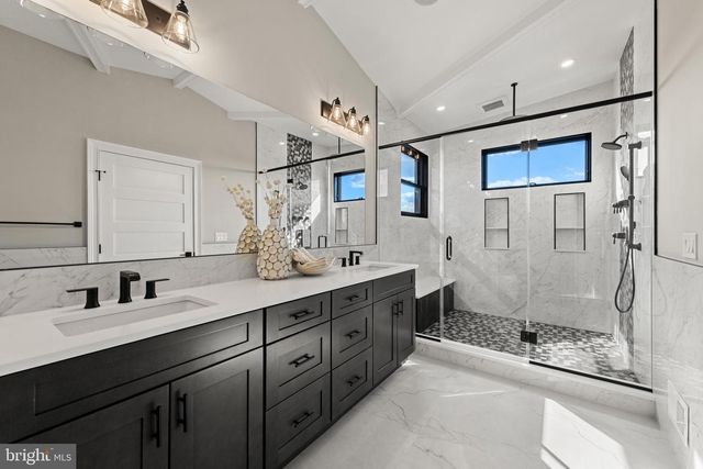 11 E 30TH ST, Barnegat Light, NJ 08006